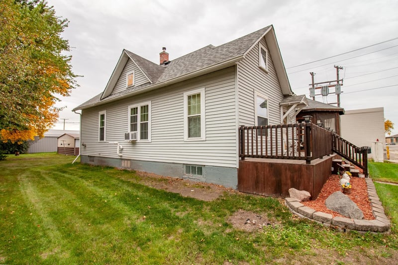 617 Nebraska Ave, Breckenridge, MN 56520