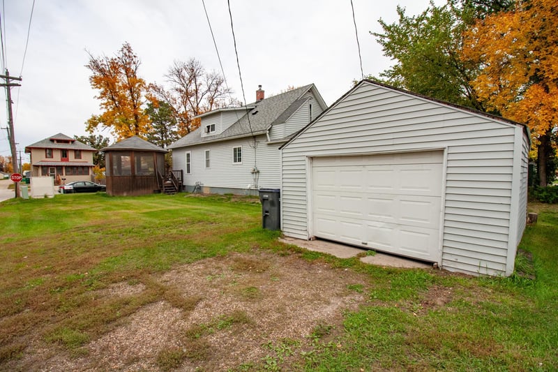 617 Nebraska Ave, Breckenridge, MN 56520