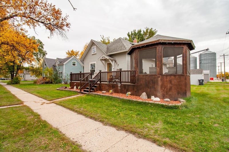 617 Nebraska Ave, Breckenridge, MN 56520
