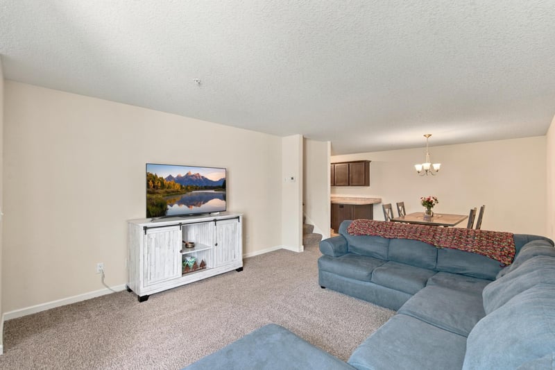 305 Chatum Ln, Jordan, MN 55352