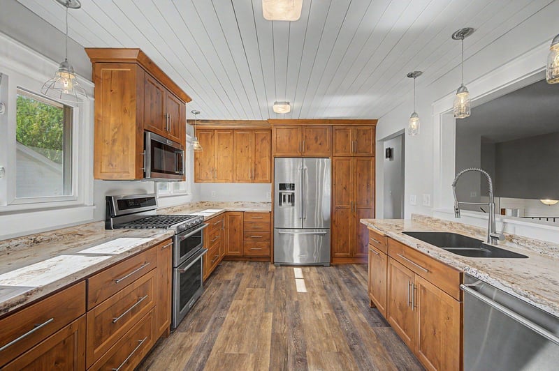 10496 Thrush St NW, Coon Rapids, MN 55433