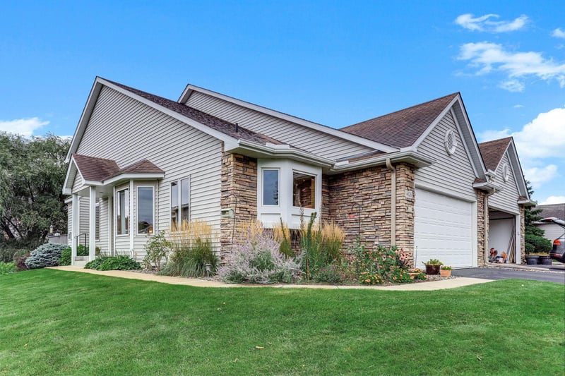 4626 Greenhaven Dr, White Bear Lake, MN 55127
