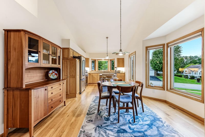 4626 Greenhaven Dr, White Bear Lake, MN 55127