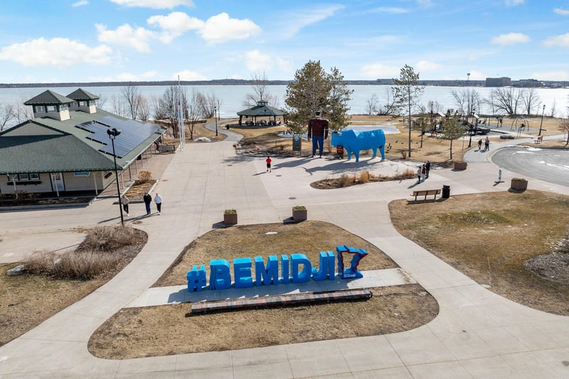 118 Paul Bunyan Dr S, Bemidji, MN 56601