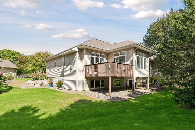 10381 Lancaster Cv, Woodbury, MN 55129