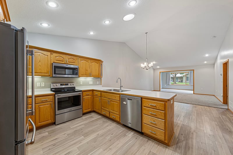 153 S Elm St, Belle Plaine, MN 56011