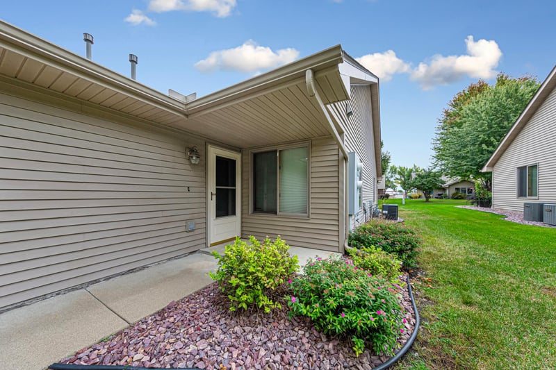 153 S Elm St, Belle Plaine, MN 56011