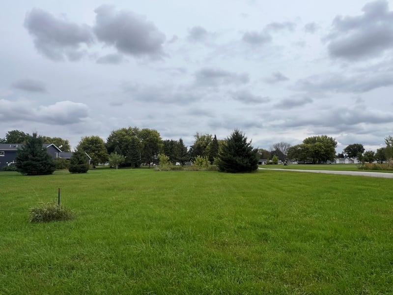 621 6th St, West Concord, MN 55985