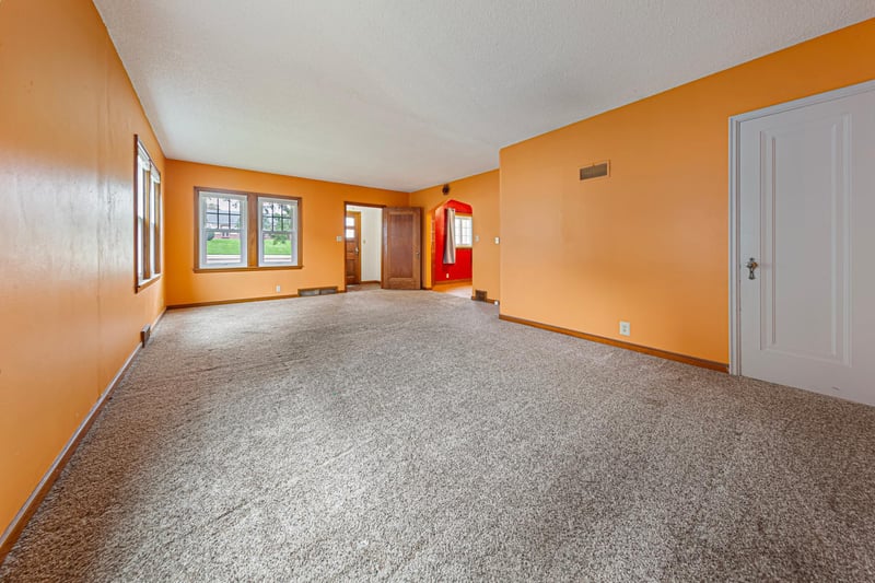 613 S Broadway St, New Ulm, MN 56073
