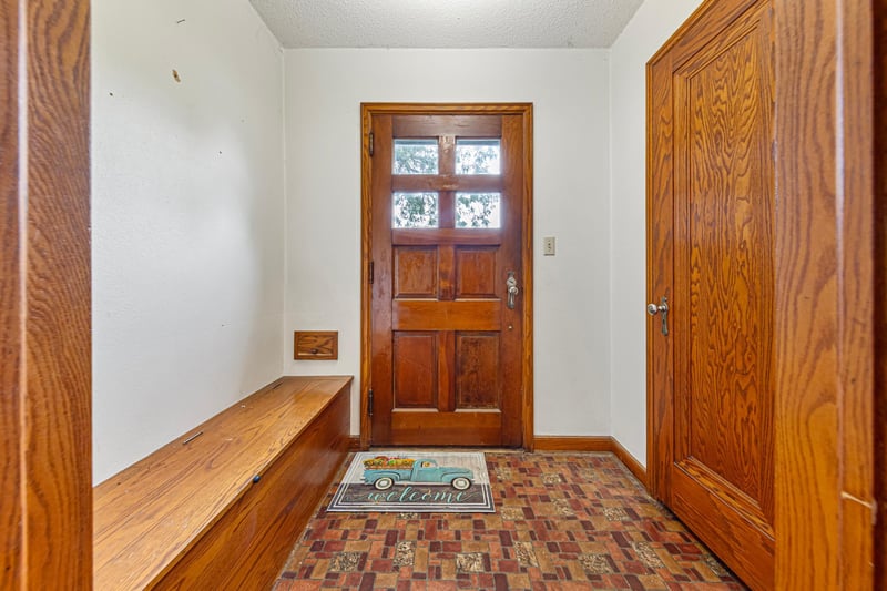 613 S Broadway St, New Ulm, MN 56073