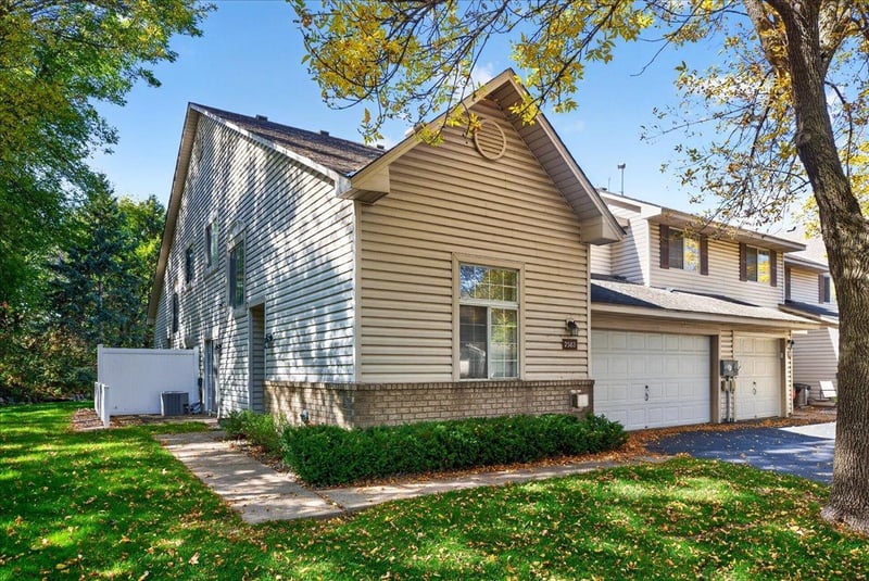 2583 Lockwood Dr, Eagan, MN 55120