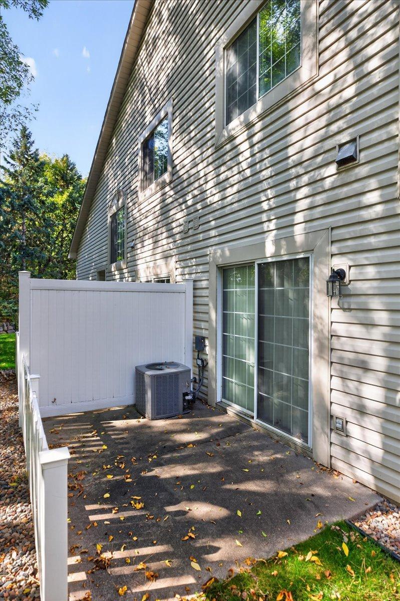 2583 Lockwood Dr, Eagan, MN 55120