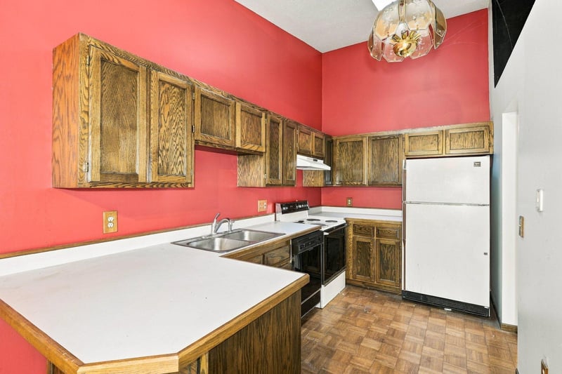 513 Upper Wood Way, Burnsville, MN 55337