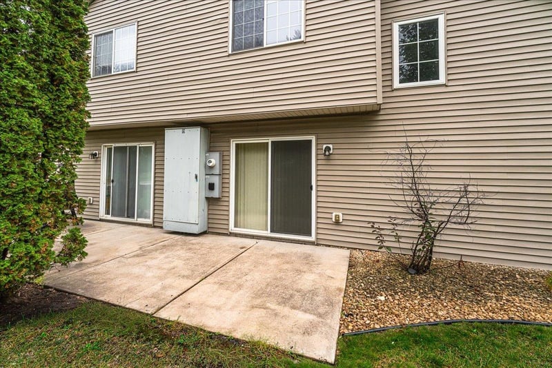 8334 Delaney Dr, Inver Grove Heights, MN 55076