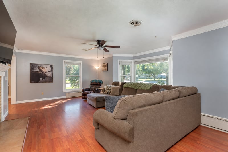 31 Lake Ave E, Minnesota Lake, MN 56068