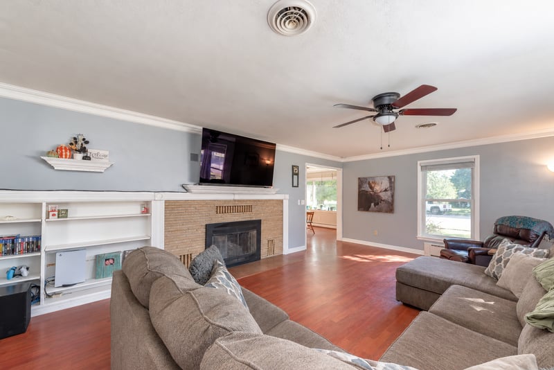31 Lake Ave E, Minnesota Lake, MN 56068
