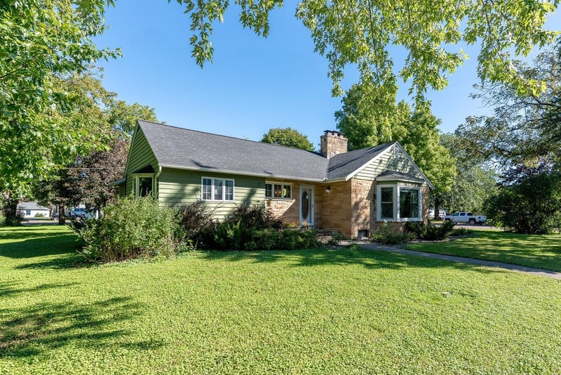 31 Lake Ave E, Minnesota Lake, MN 56068