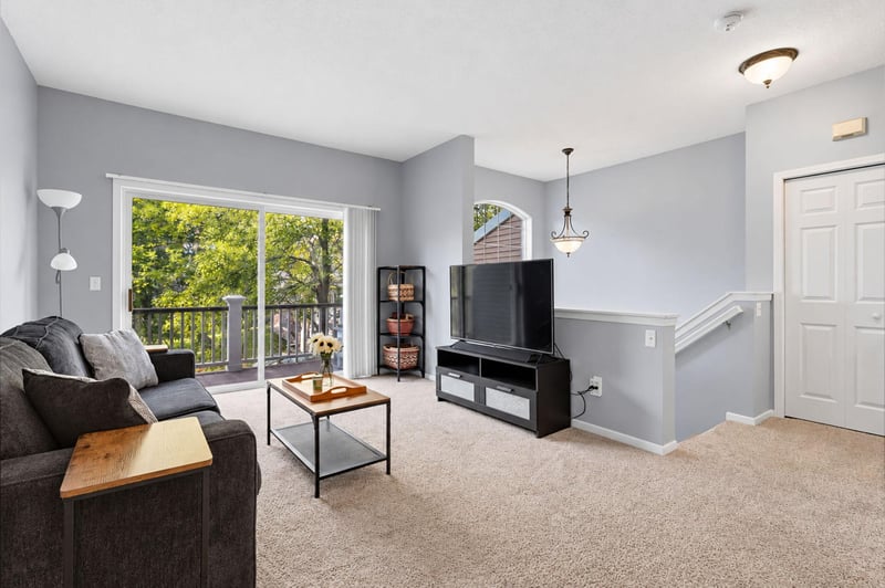 916 Trenton Ln N, Plymouth, MN 55441
