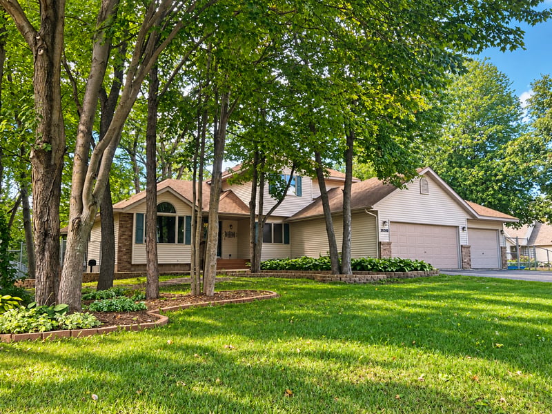 38308 Golden Oaks Trl, North Branch, MN 55056