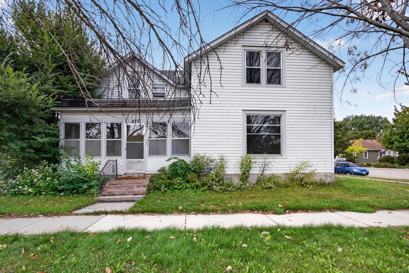 423 N Ash St, Chaska, MN 55318