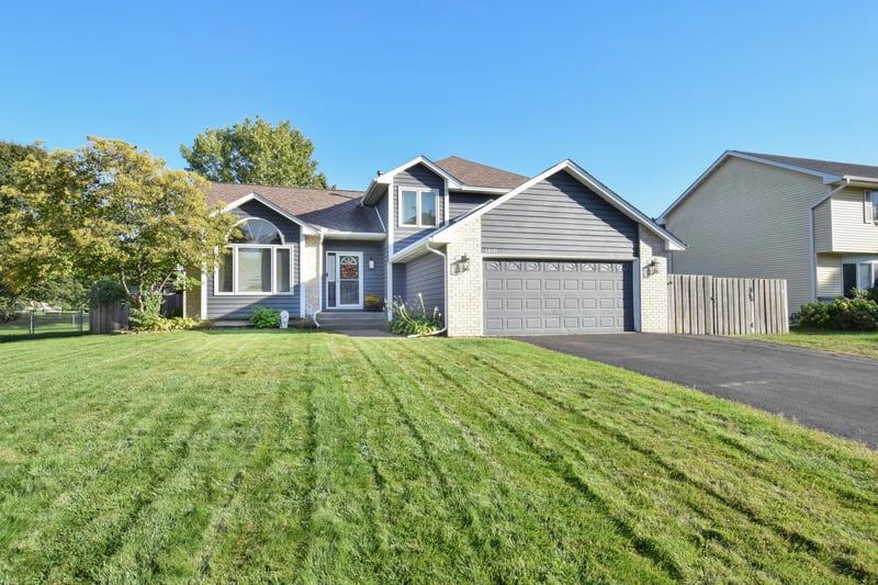 13171 Zion St NW, Coon Rapids, MN 55448