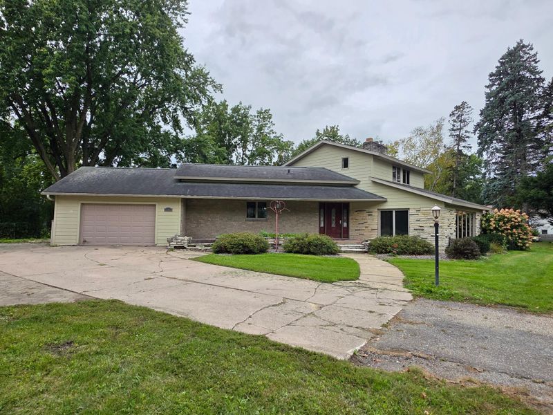 240 1st St SW, Elgin, MN 55932