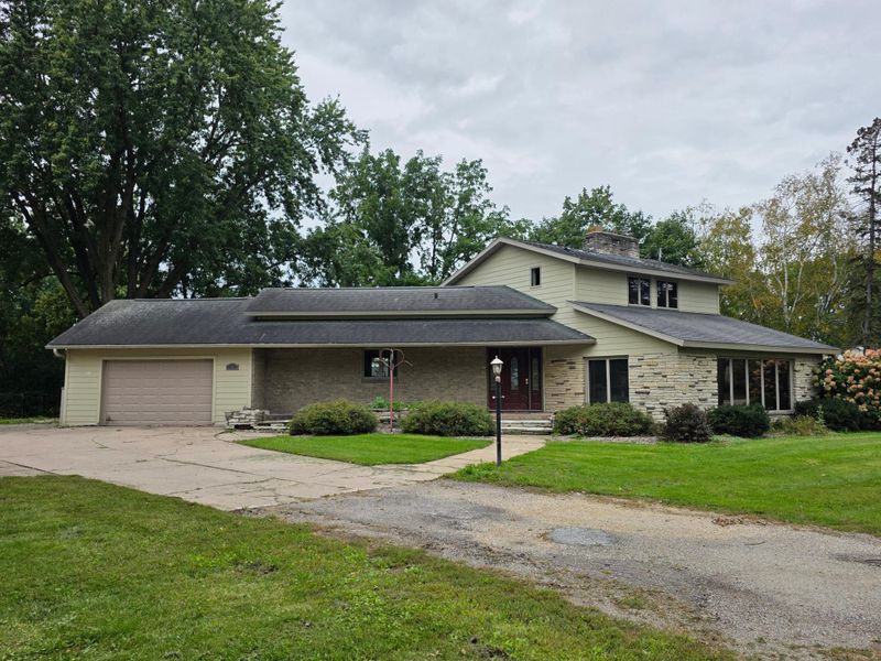240 1st St SW, Elgin, MN 55932