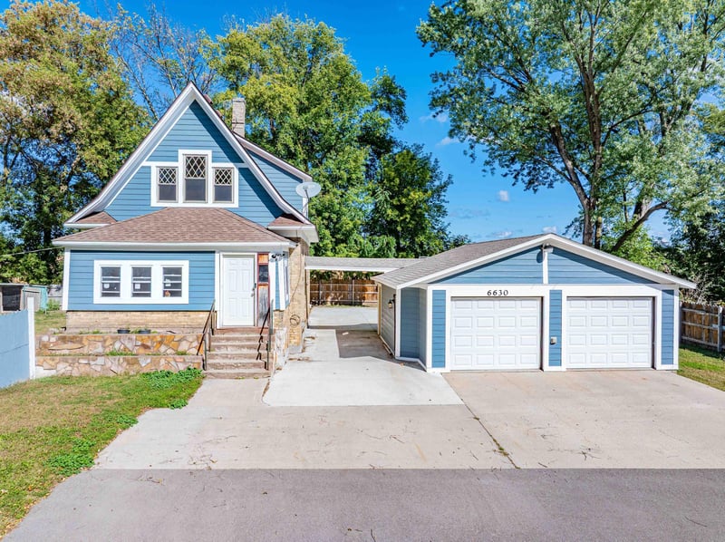 6630 Augusta Rd, Chaska, MN 55318