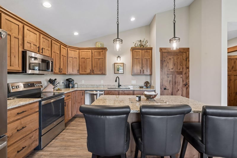 184 Steelhead Dr, River Falls, WI 54022