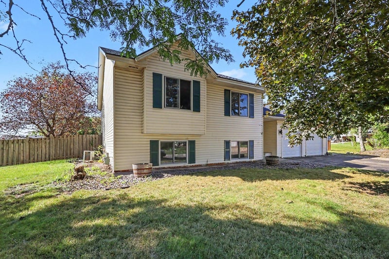 7850 Grinnell Ct E, Lakeville, MN 55044