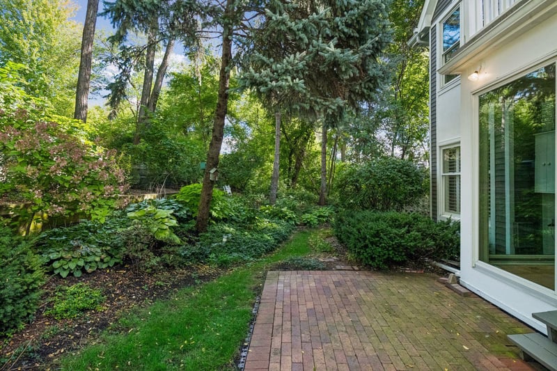 145 Edgewood Ct, Wayzata, MN 55391