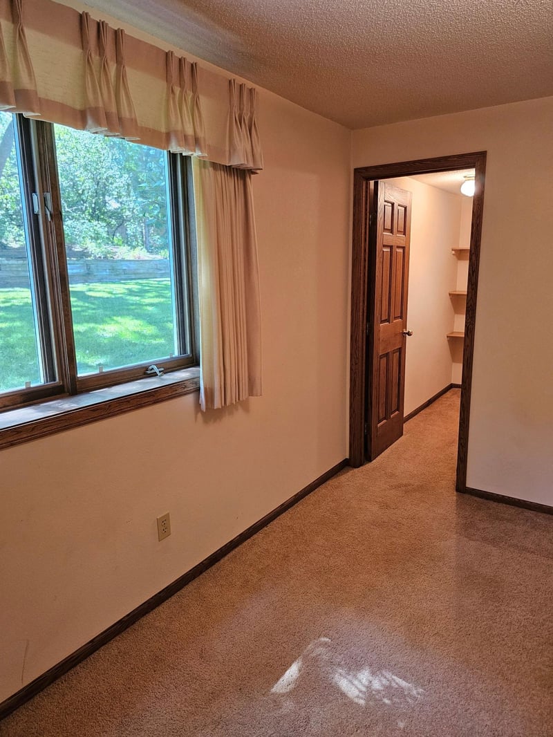 1928 Linda Ln, Saint Cloud, MN 56301