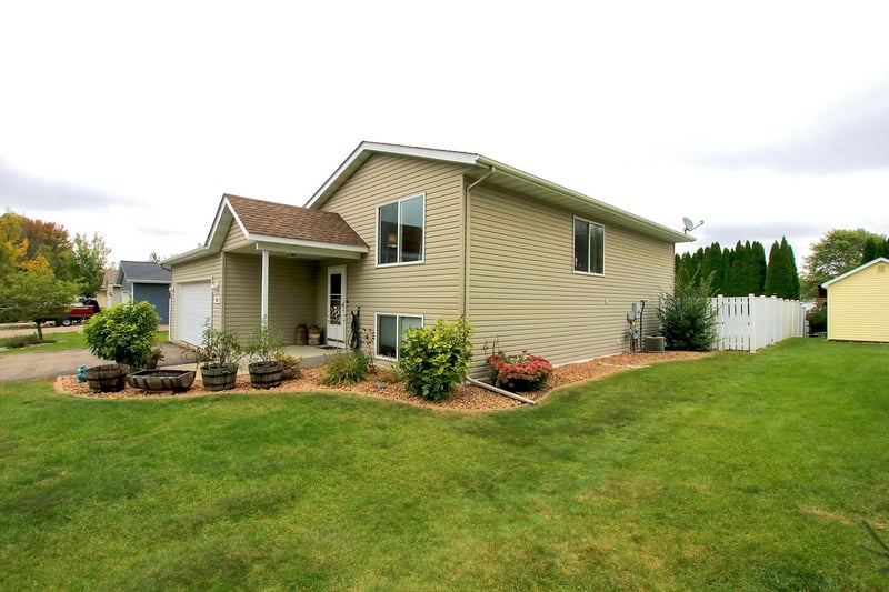 715 Louisiana St NW, Hutchinson, MN 55350