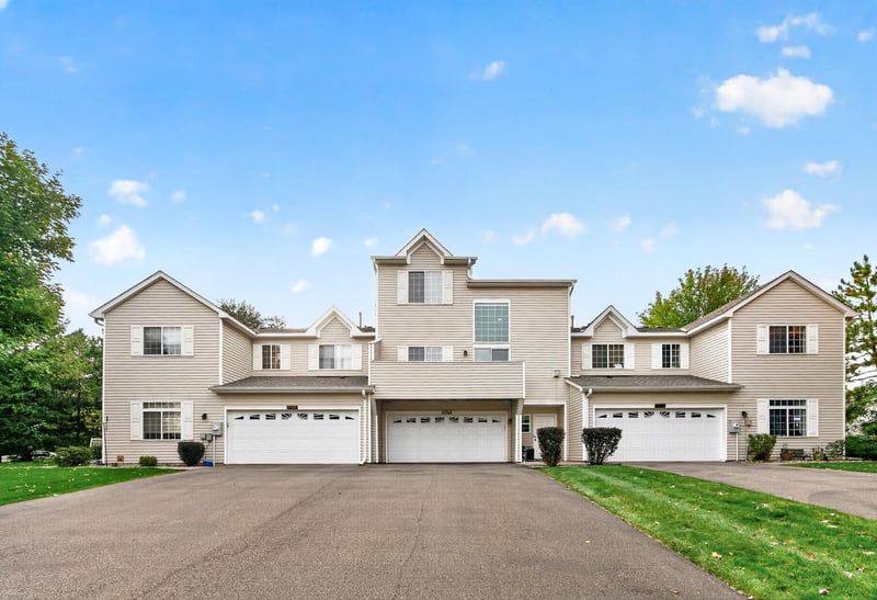17679 Hackberry Ct, Eden Prairie, MN 55347