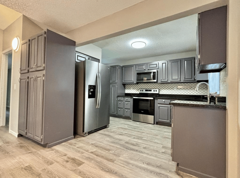 1414 W Danube Rd, Fridley, MN 55432