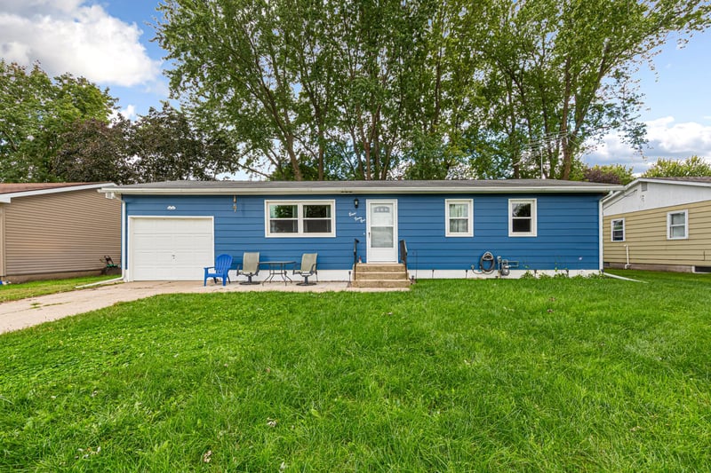 841 14th St SE, Owatonna, MN 55060