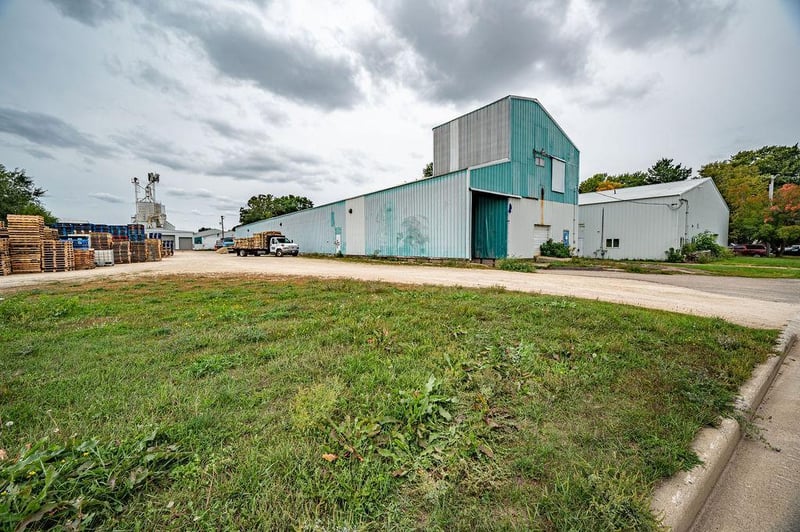 705 Pine St, Prescott, WI 54021