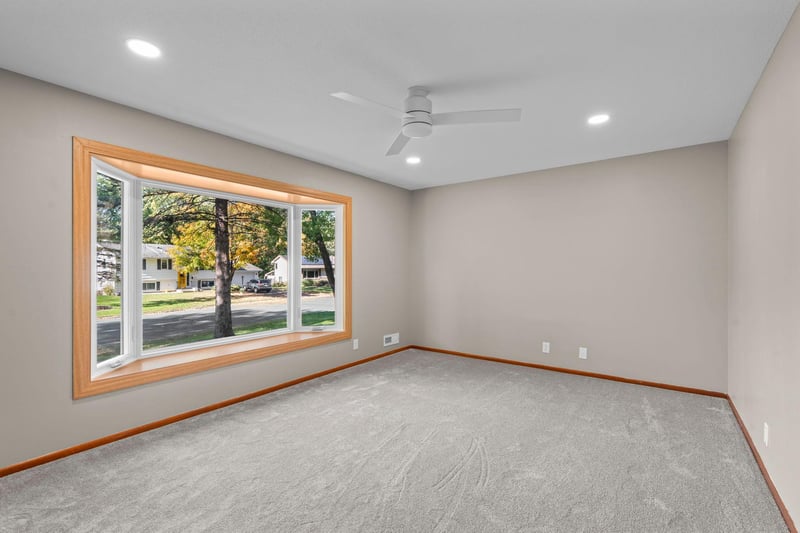 2413 W 107th St, Bloomington, MN 55431