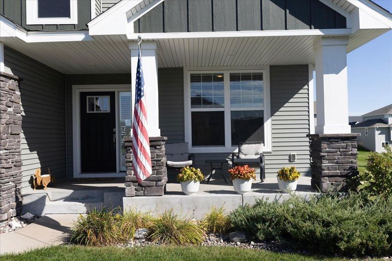 2105 Itasca Cir, Lino Lakes, MN 55038