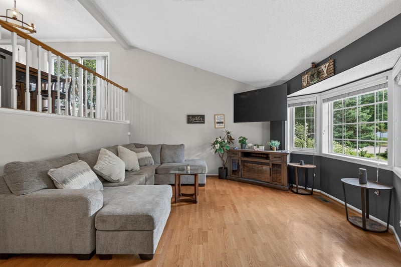 9442 Hale Ave S, Cottage Grove, MN 55016