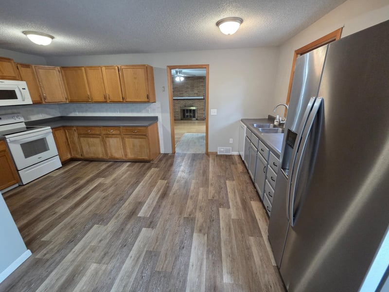 1005 Golf Course Rd, Monticello, MN 55362