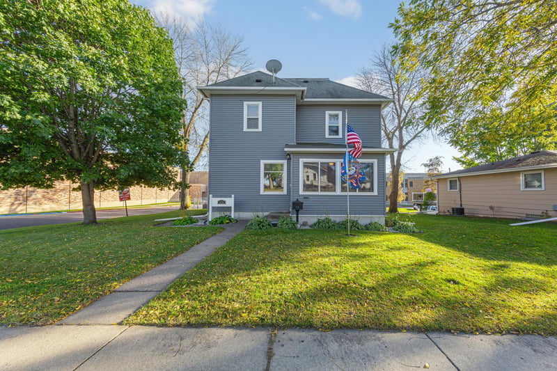 212 Boulevard Ave NE, Montgomery, MN 56069