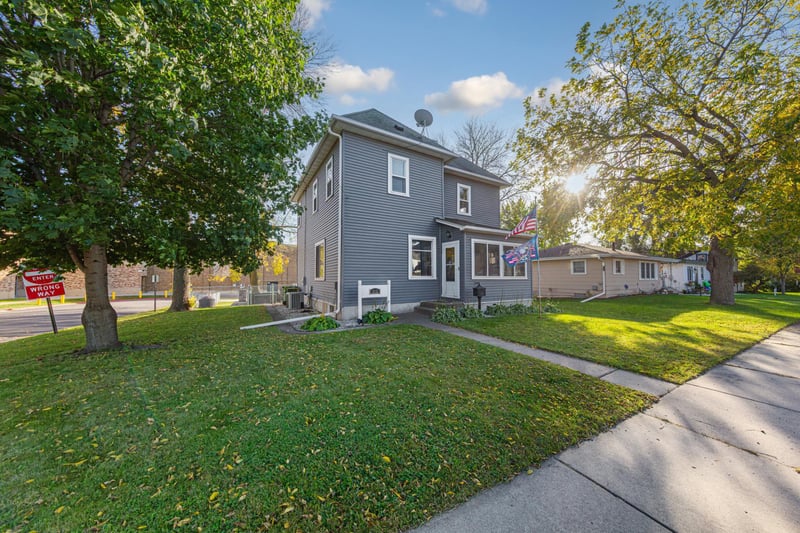 212 Boulevard Ave NE, Montgomery, MN 56069