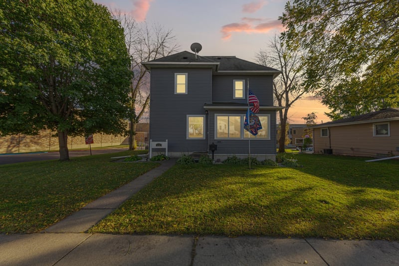 212 Boulevard Ave NE, Montgomery, MN 56069