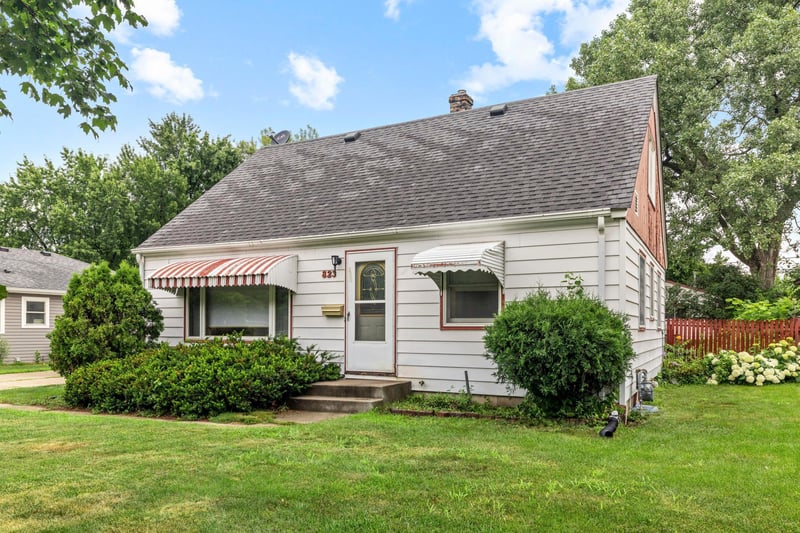 823 Oakwood Dr, Anoka, MN 55303