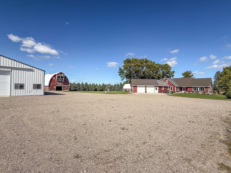18522 15th St SW, Blomkest, MN 56216