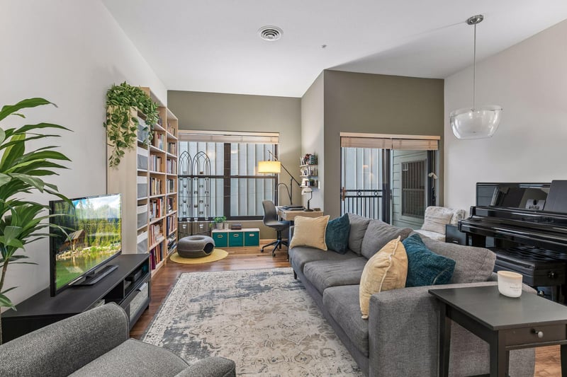 270 4th St E #207, Saint Paul, MN 55101