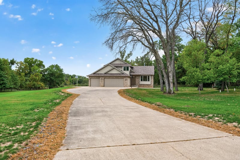 20964 Beaver Dam Ct NE, East Bethel, MN 55011