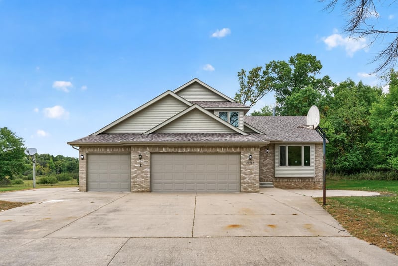 20964 Beaver Dam Ct NE, East Bethel, MN 55011