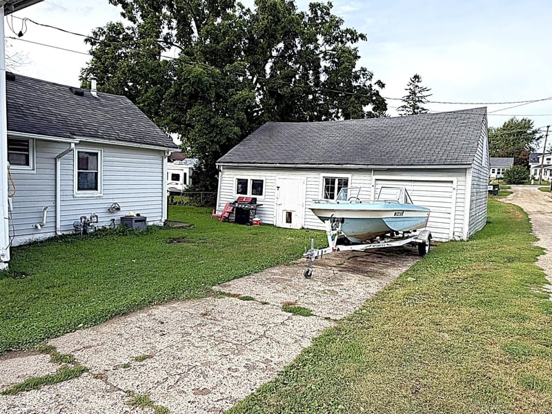130 6th St SW, Plainview, MN 55964